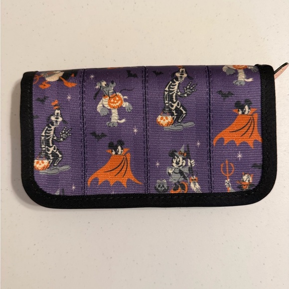 Harveys Mickey and Friends Halloween Classic Wallet - Picture 2 of 4